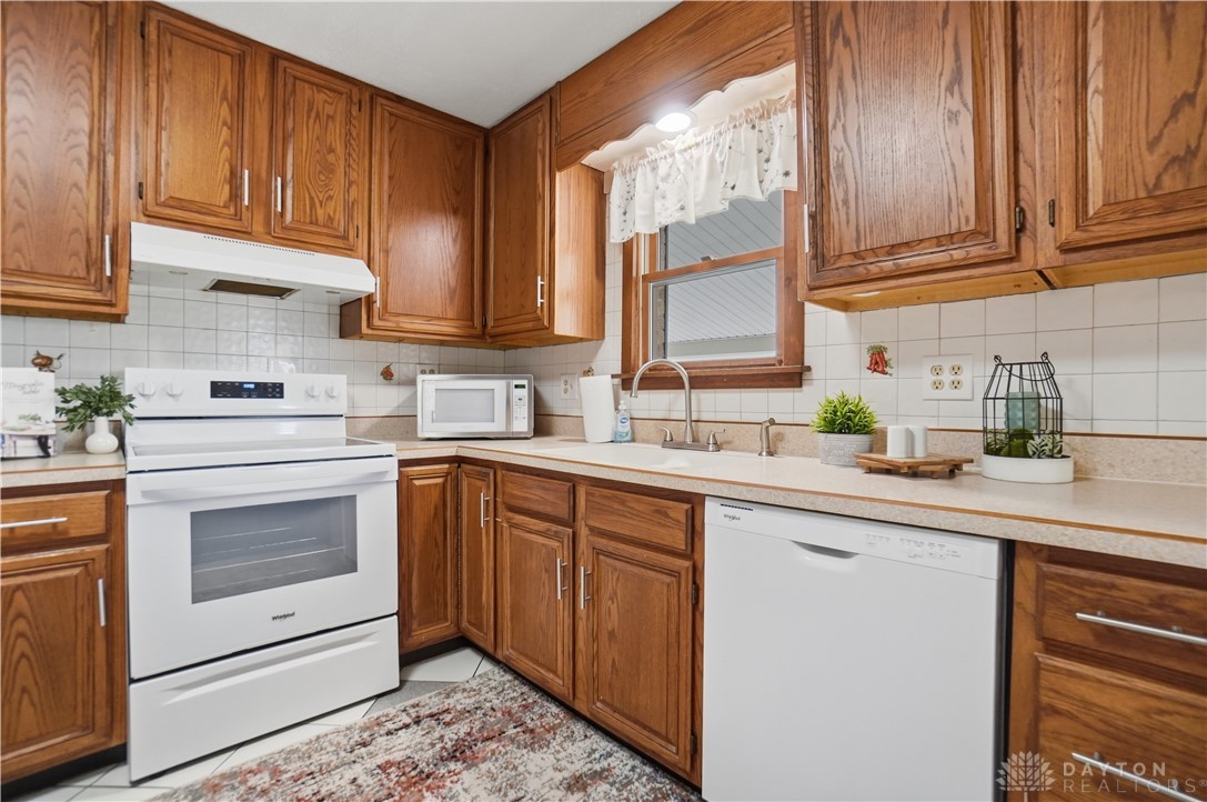 7553 Coffin Station Road Springfield, OH 45502 - Photo 48 of 95 This functional kitchen features ample cabinetry and essential appliances for everyday living.