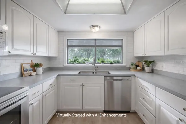 $389,900 | 4206 Golf Club Lane, Tampa, FL 33618