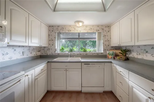 $389,900 | 4206 Golf Club Lane, Tampa, FL 33618