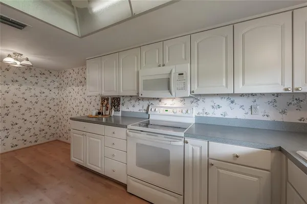 $389,900 | 4206 Golf Club Lane, Tampa, FL 33618