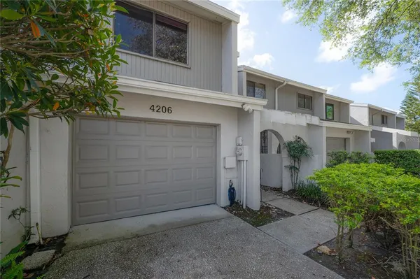 $389,900 | 4206 Golf Club Lane, Tampa, FL 33618
