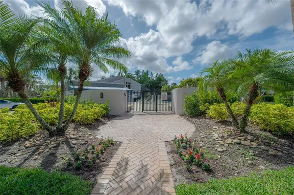 $389,900 | 4206 Golf Club Lane, Tampa, FL 33618