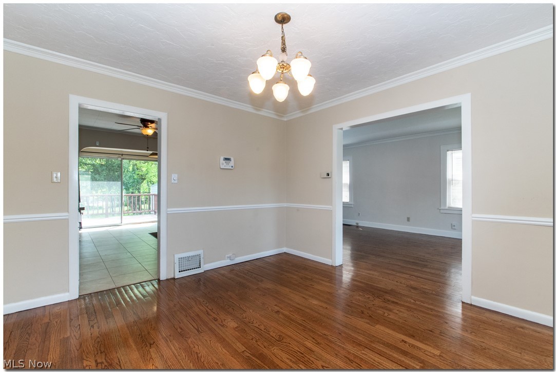 1399 Dill Road Cleveland, OH 44121 - Photo 9 of 35