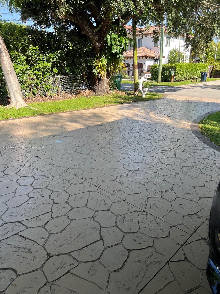 6284 Southwest 26th Street Miami, FL 33155 - Photo 5 of 25