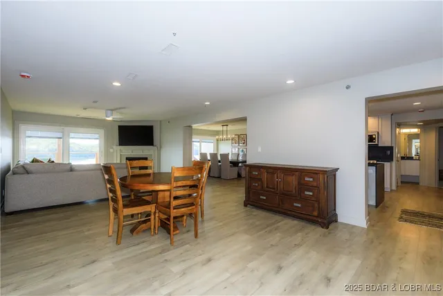 $695,000 | 222 Park Pl Lane, Unit 1C, Kaiser, MO 65047