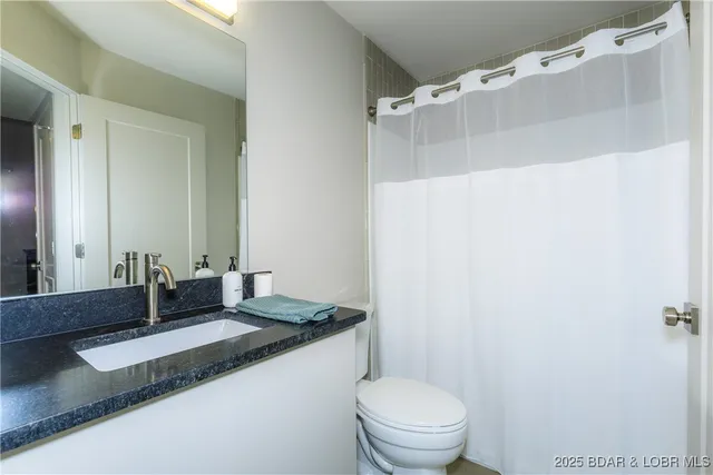 $695,000 | 222 Park Pl Lane, Unit 1C, Kaiser, MO 65047