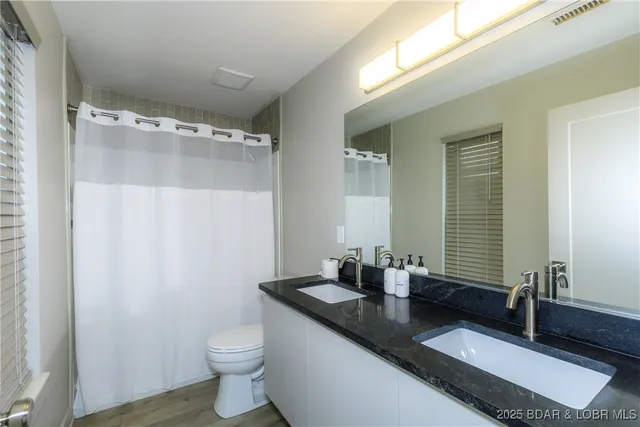 $695,000 | 222 Park Pl Lane, Unit 1C, Kaiser, MO 65047