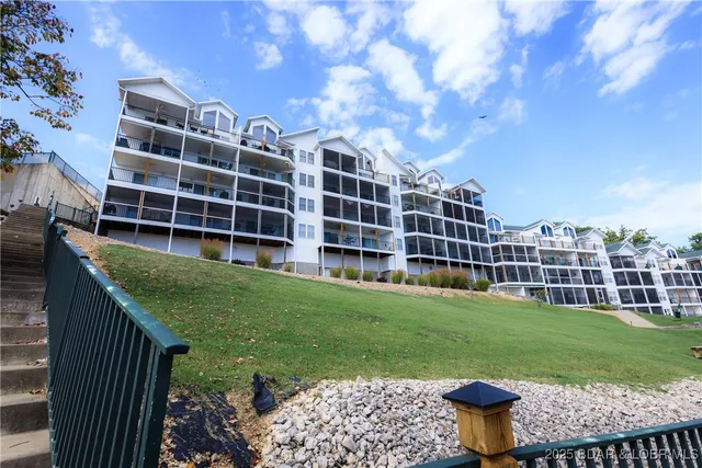 $695,000 | 222 Park Pl Lane, Unit 1C, Kaiser, MO 65047