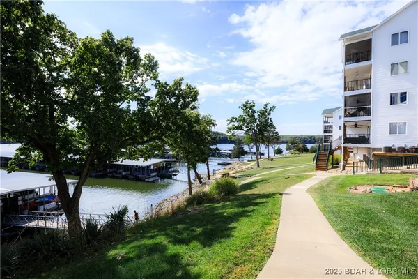 $695,000 | 222 Park Pl Lane, Unit 1C, Kaiser, MO 65047