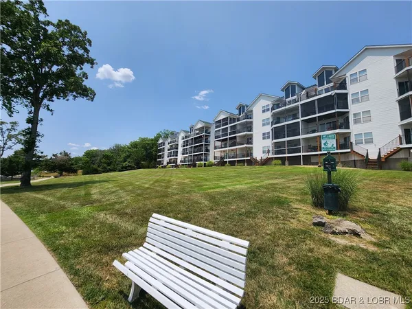 $695,000 | 222 Park Pl Lane, Unit 1C, Kaiser, MO 65047