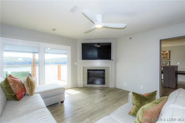 $695,000 | 222 Park Pl Lane, Unit 1C, Kaiser, MO 65047