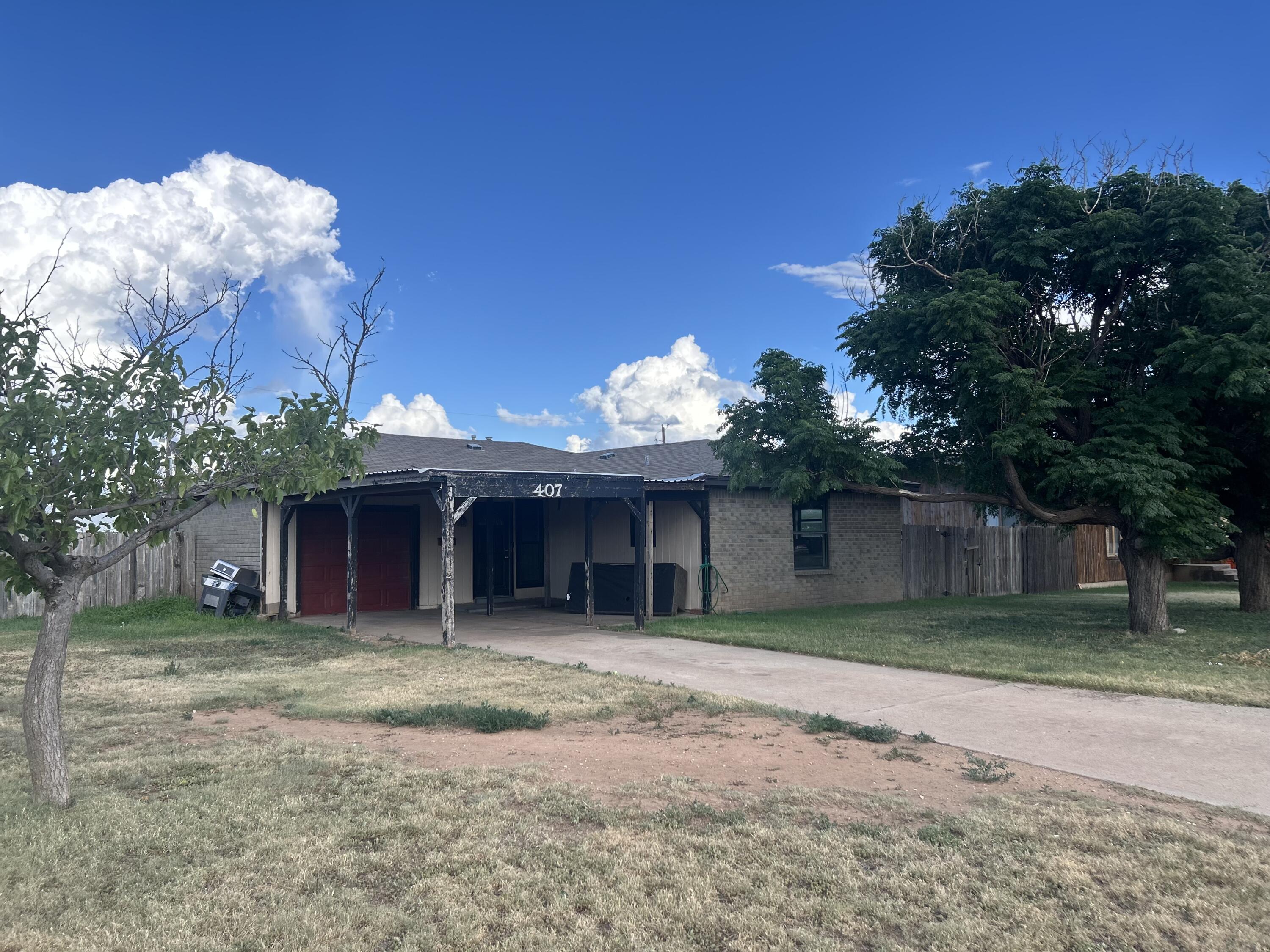 407 South Collins Avenue Tulia, TX 79088 - Photo 2 of 19 IMG_4781