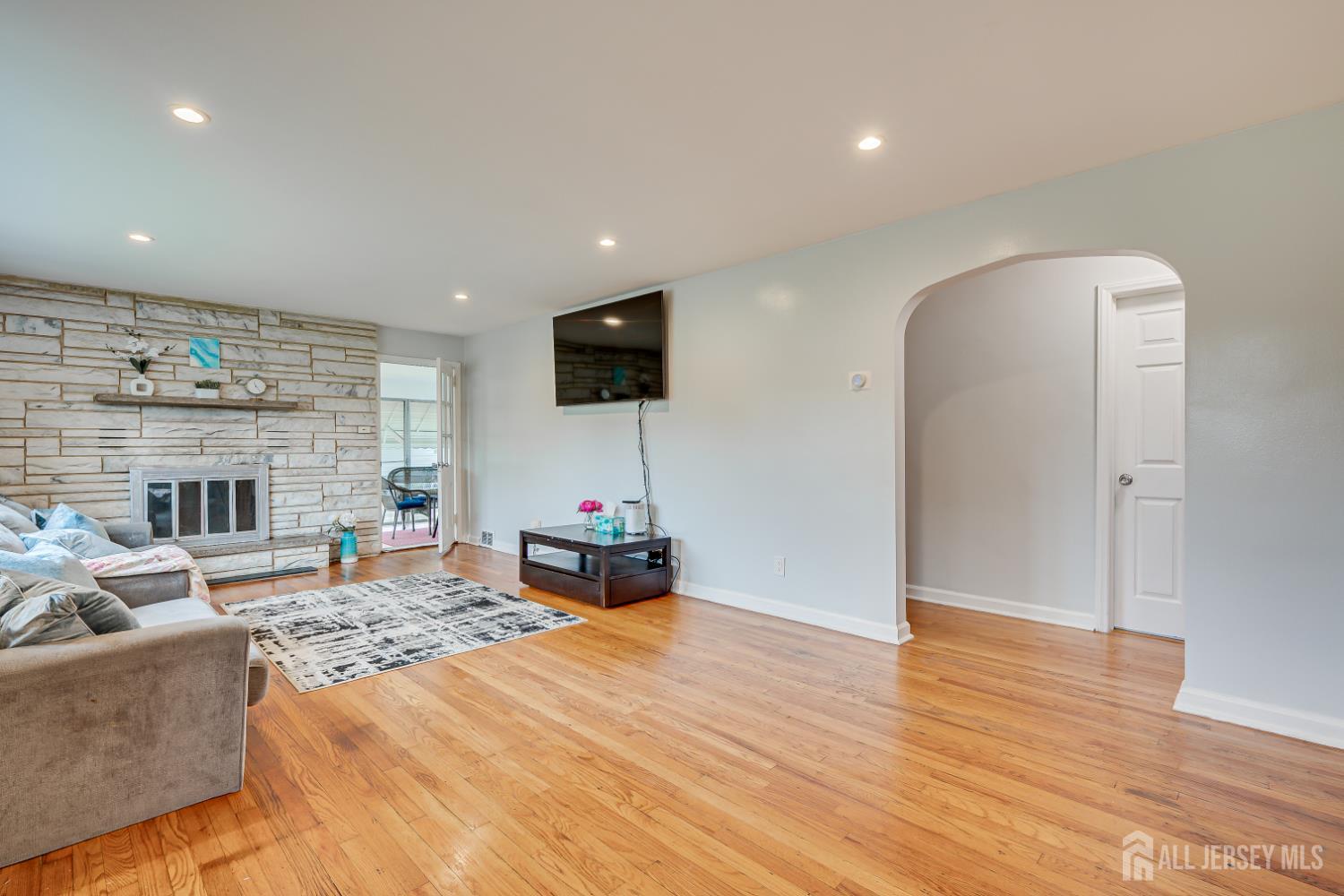 113 Dutch Neck Road Hightstown, NJ 08520 - Photo 7 of 36
