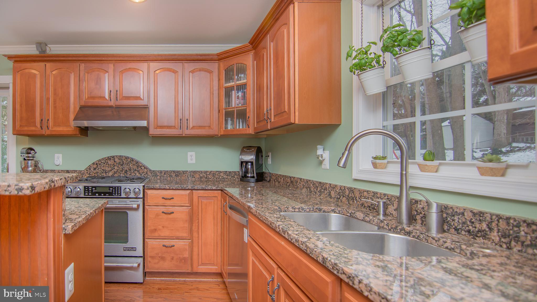 5518 Yorkshire Street Springfield, VA 22151 - Photo 7 of 52 Gallery Image 7