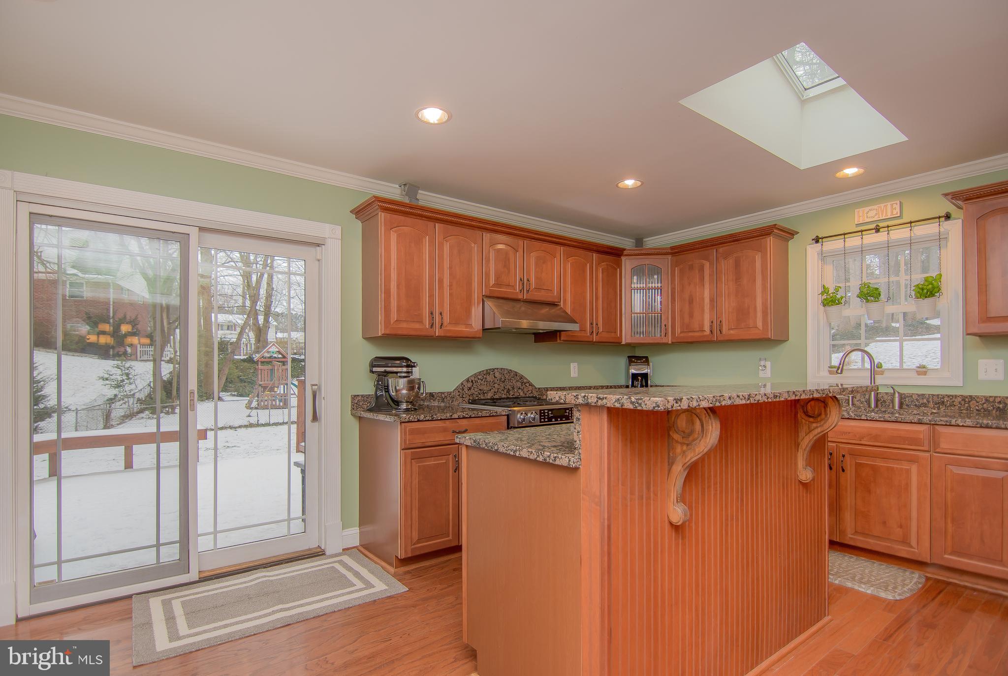 5518 Yorkshire Street Springfield, VA 22151 - Photo 8 of 52 Gallery Image 8