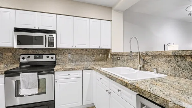 $486,900 | 2244 132nd Avenue Southeast, Unit B305, Bellevue, WA 98005