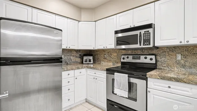 $486,900 | 2244 132nd Avenue Southeast, Unit B305, Bellevue, WA 98005