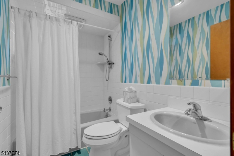 209 Squaw Trail Hopatcong, NJ 07821 - Photo 15 of 36