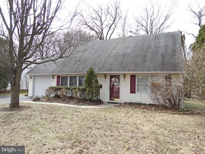 23 Long Loop Road Levittown, PA 19056 - Photo 1 of 23 Gallery Image 1