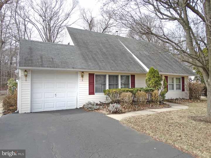23 Long Loop Road Levittown, PA 19056 - Photo 2 of 23 Gallery Image 2