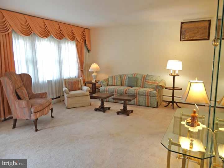 23 Long Loop Road Levittown, PA 19056 - Photo 4 of 23 Gallery Image 4