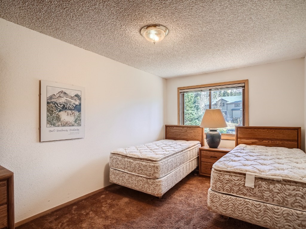 52 Club House Road, Unit 54 Breckenridge, CO 80424 - Photo 18 of 28 a bedroom with two beds and painting on the wall