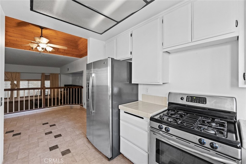 3210 Darby Street, Unit 102 Simi Valley, CA 93063 - Photo 4 of 32