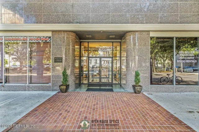 a view of en suite bathroom with windows