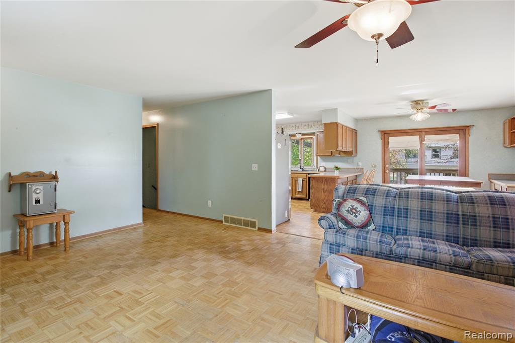 3931 Mildred Avenue Rochester Hills, MI 48309 - Photo 7 of 39