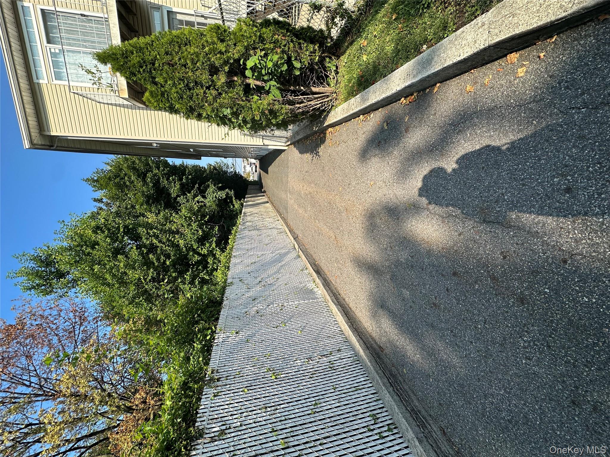 342 Union Avenue, Unit P7 Staten Island, NY 10303 - Photo 5 of 5 a view of a backyard