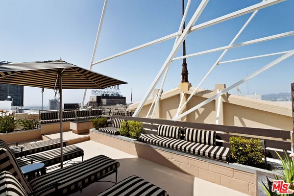 $4,980 | 6253 Hollywood Boulevard, Unit 702, Los Angeles, CA 90028