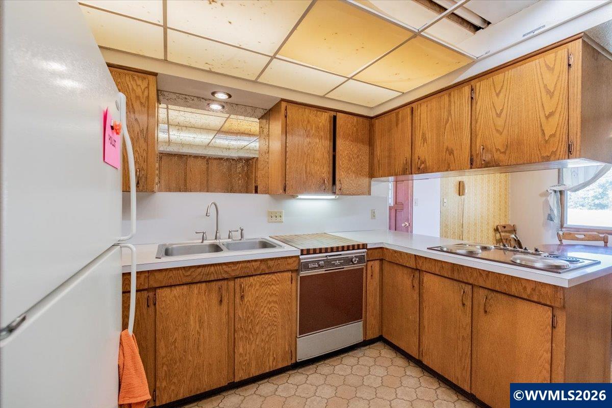 39179 Santiam Bluffs Road Northeast Albany, OR 97322 - Photo 9 of 43