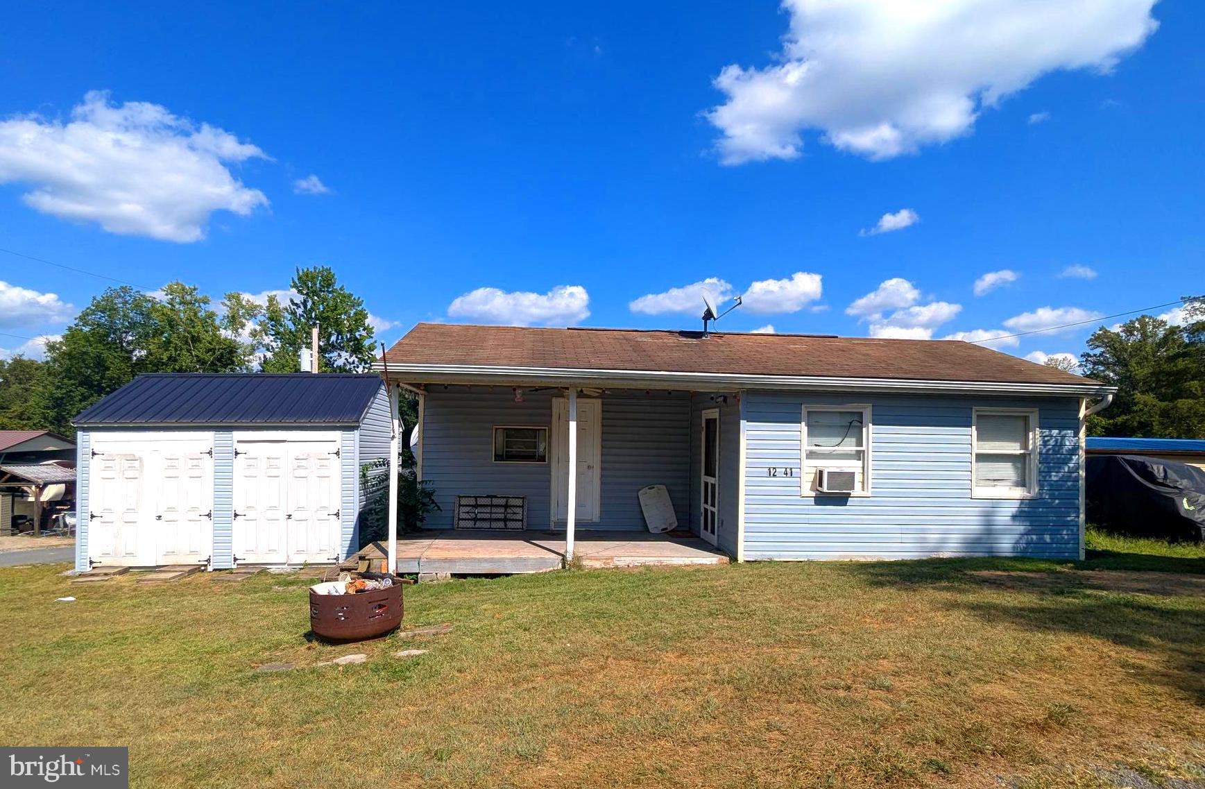 a view of a house with backyard and sitting area
