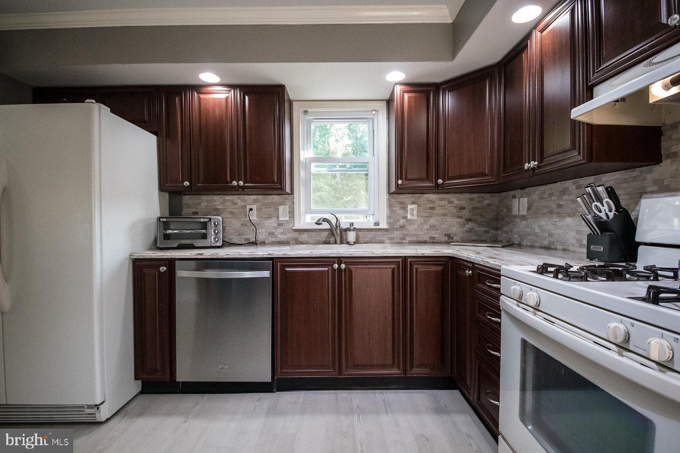 520 Beverly Drive Magnolia, NJ 08049 - Photo 11 of 35