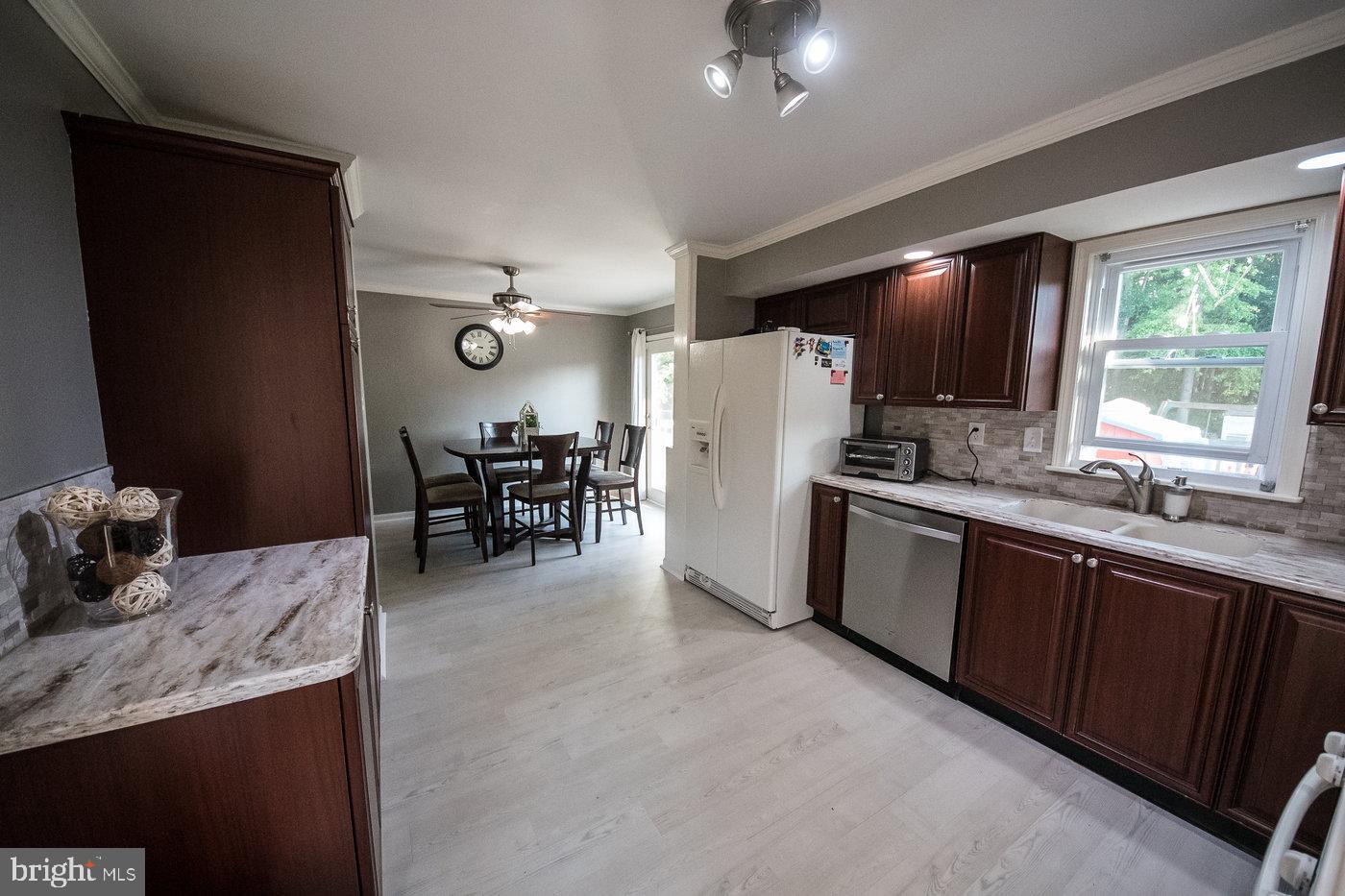 520 Beverly Drive Magnolia, NJ 08049 - Photo 13 of 35