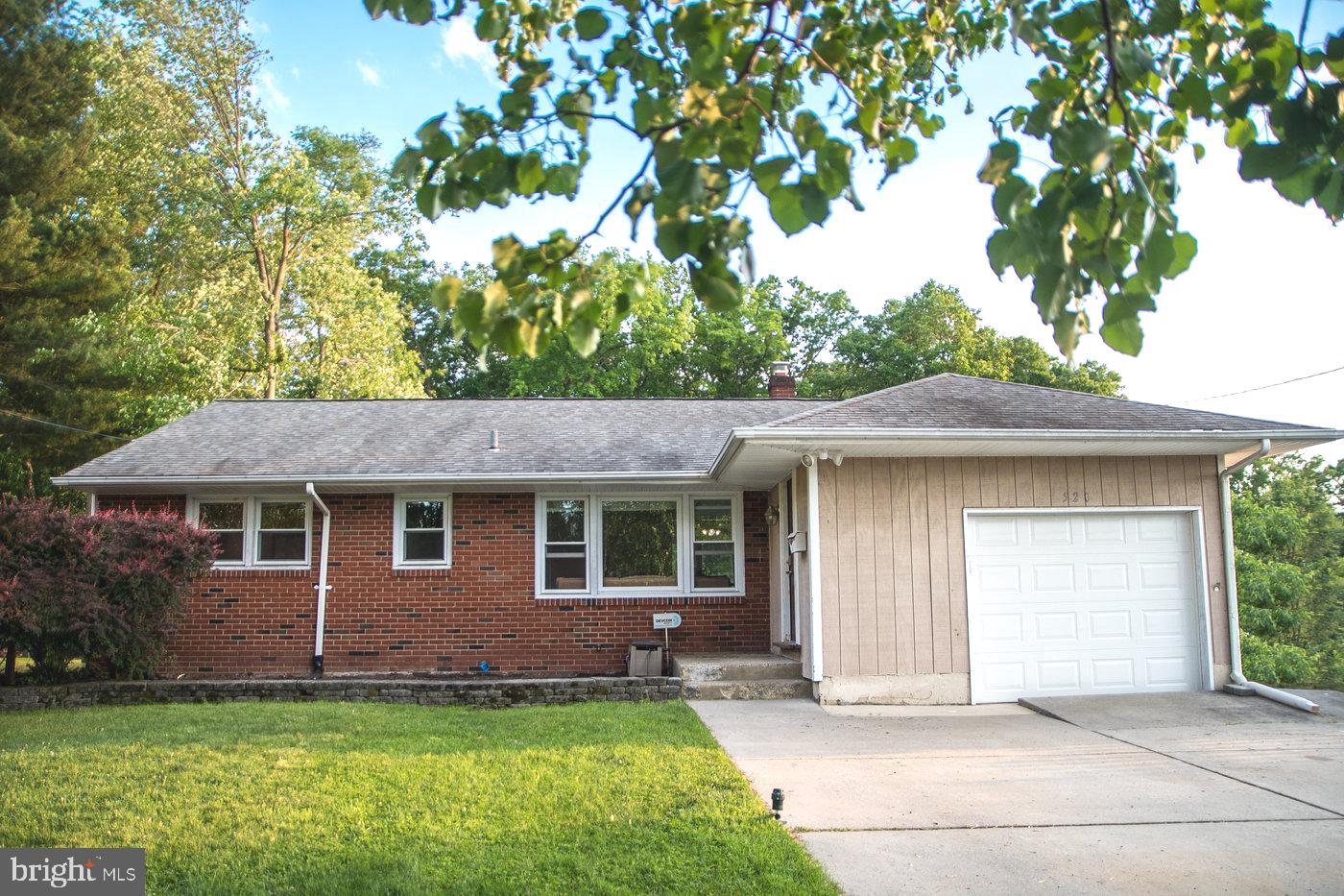 520 Beverly Drive Magnolia, NJ 08049 - Photo 2 of 35