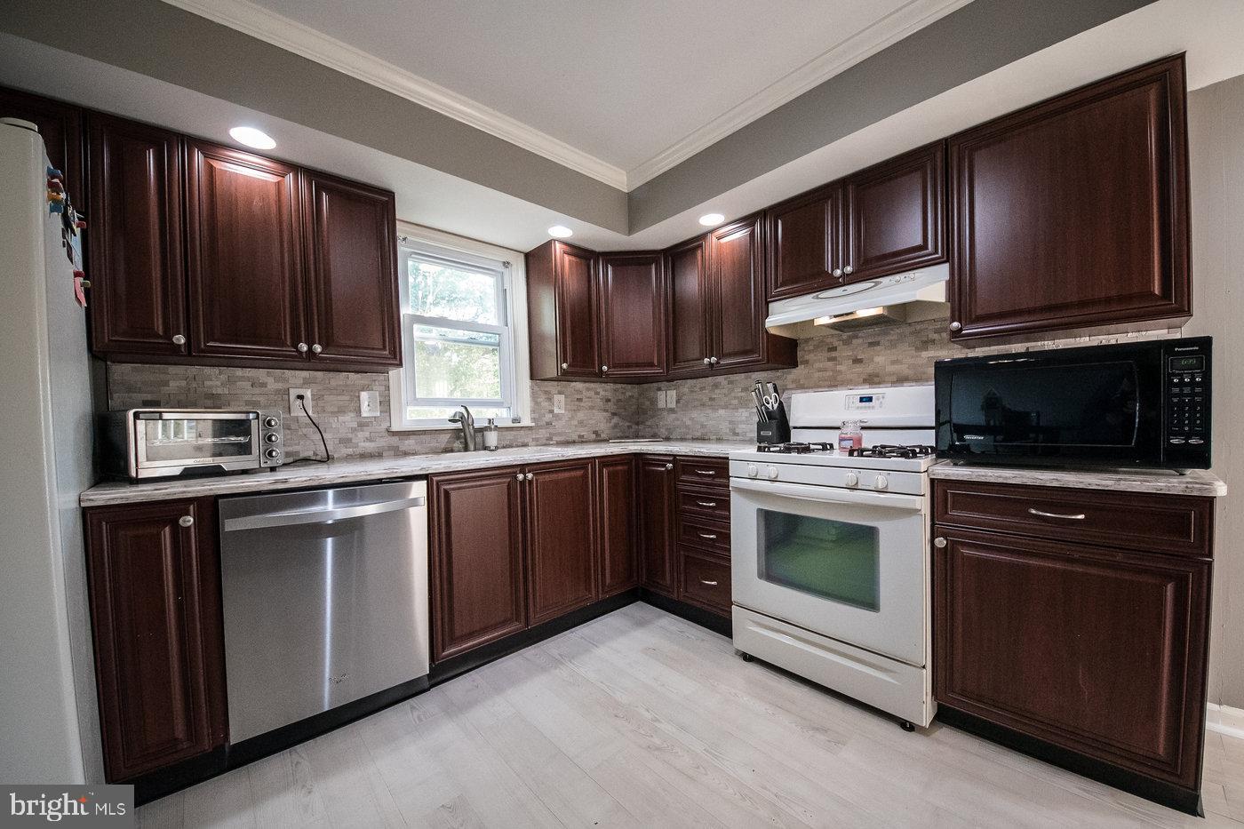 520 Beverly Drive Magnolia, NJ 08049 - Photo 10 of 35