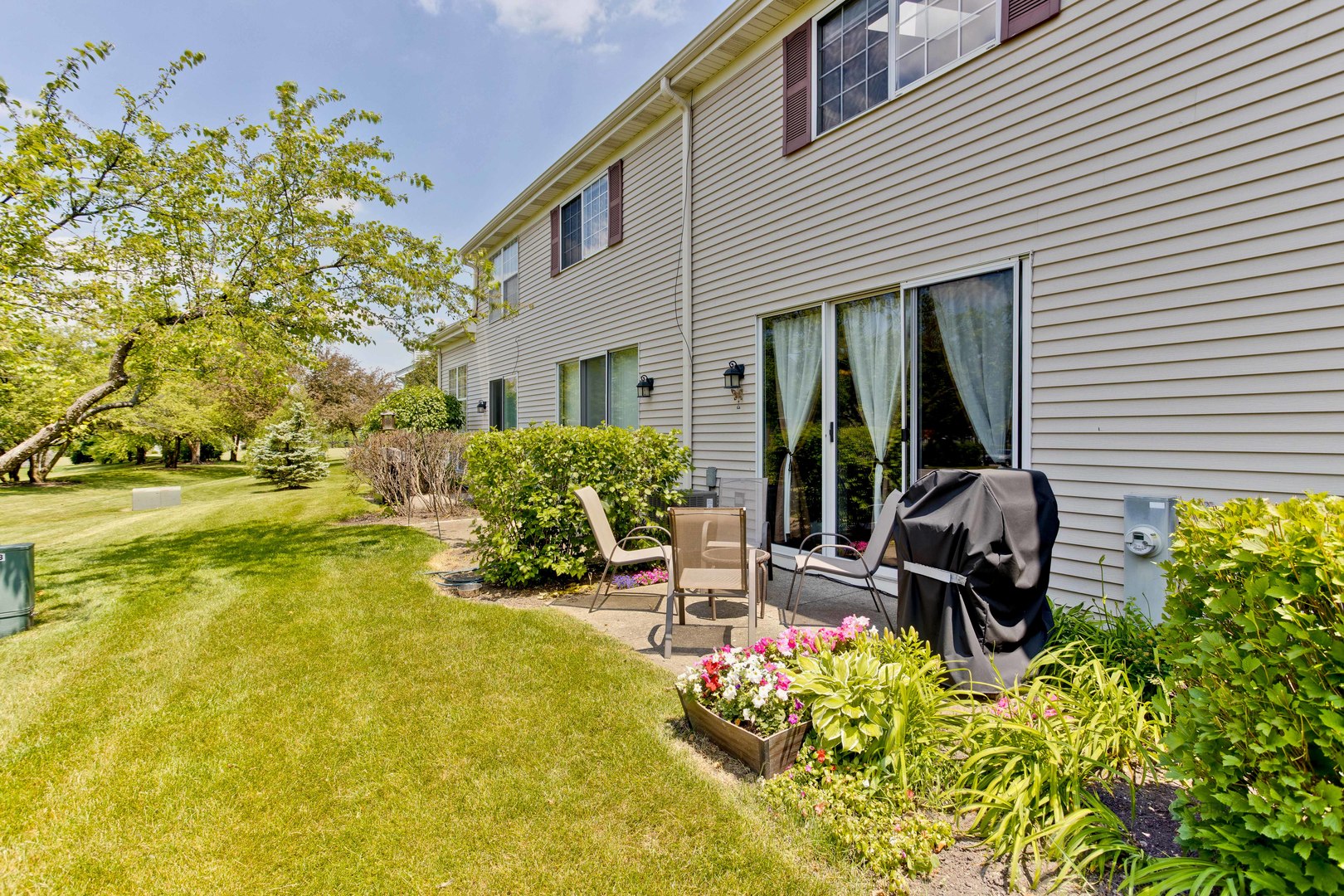 17898 Braewick Road Gurnee, IL 60031 - Photo 23 of 25 a front view of a house with swimming pool