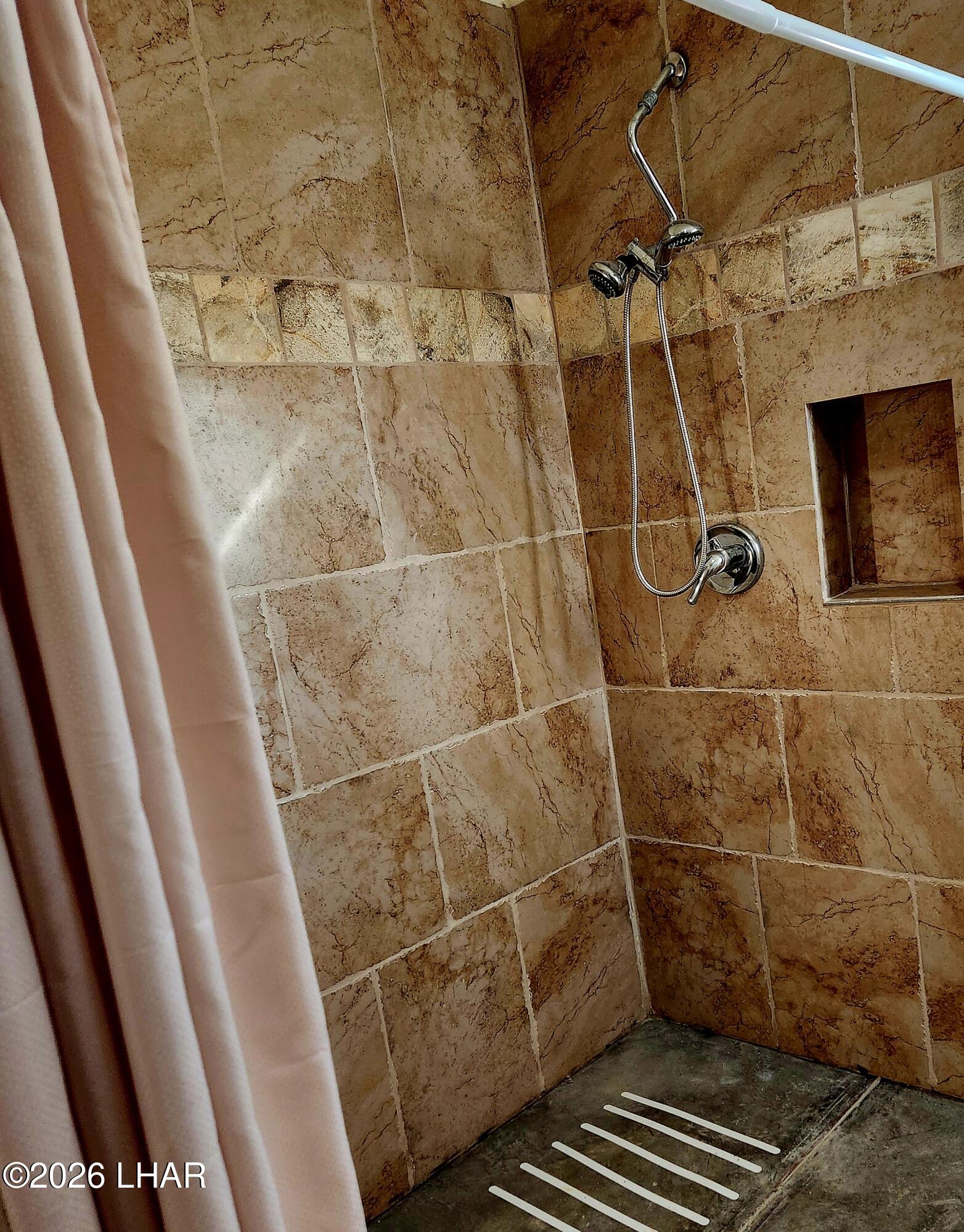 19310 South John Wayne Road Yucca, AZ 86438 - Photo 11 of 14 Tile Walk-in Shower