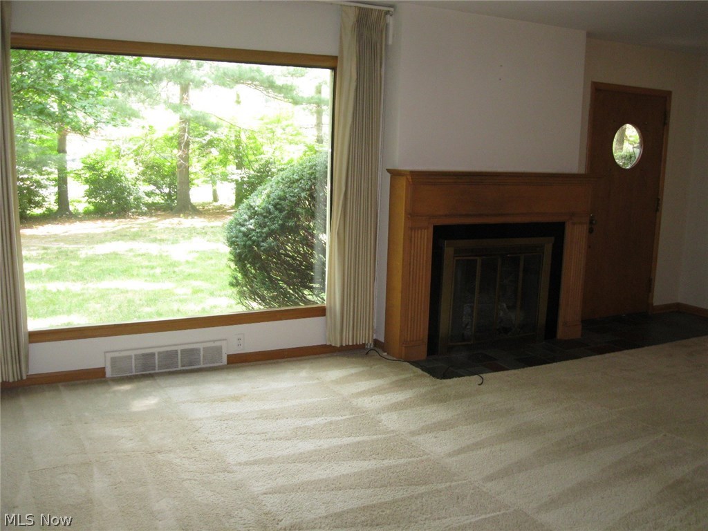 3550 Marsh Road Stow, OH 44224 - Photo 4 of 35 Living room with huge bay window.