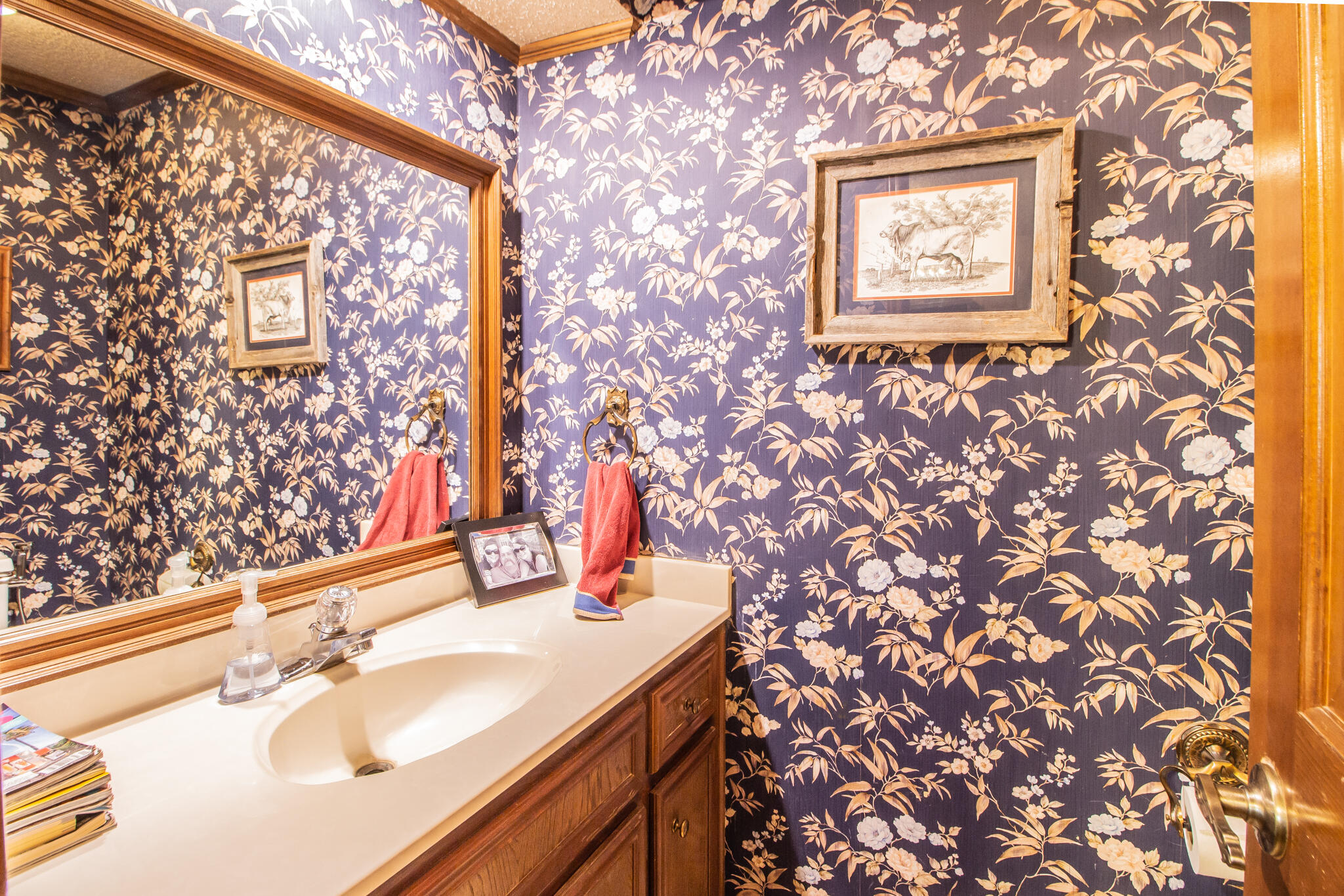 4213 88th Place Lubbock, TX 79423 - Photo 22 of 40 a bathroom with a sink and a mirror