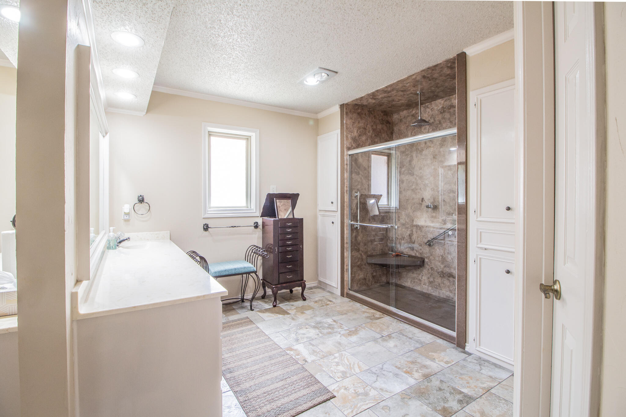 4213 88th Place Lubbock, TX 79423 - Photo 24 of 40 a room that has a bed and a view of bathroom