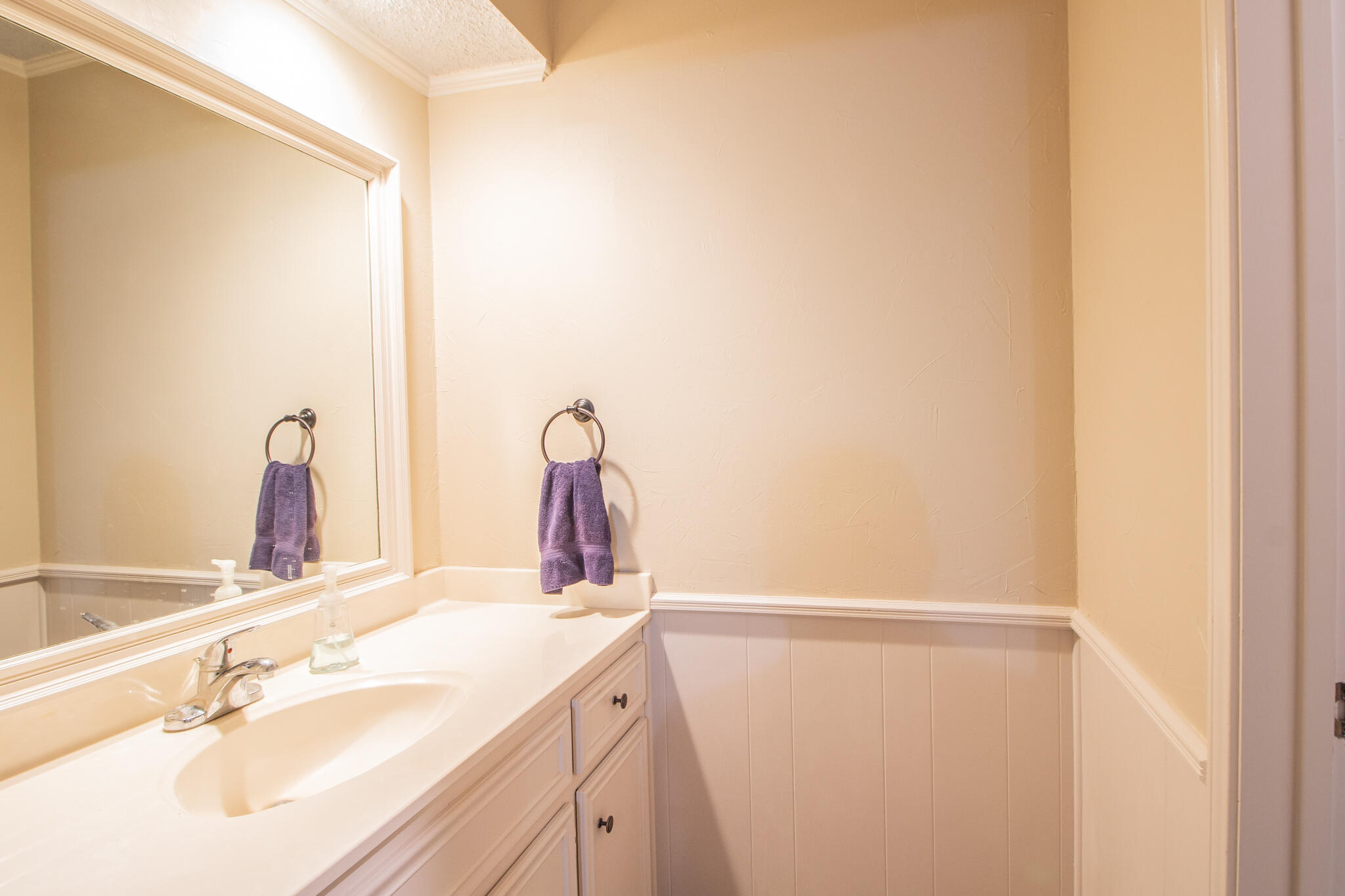 4213 88th Place Lubbock, TX 79423 - Photo 32 of 40 a bathroom with a sink and a mirror