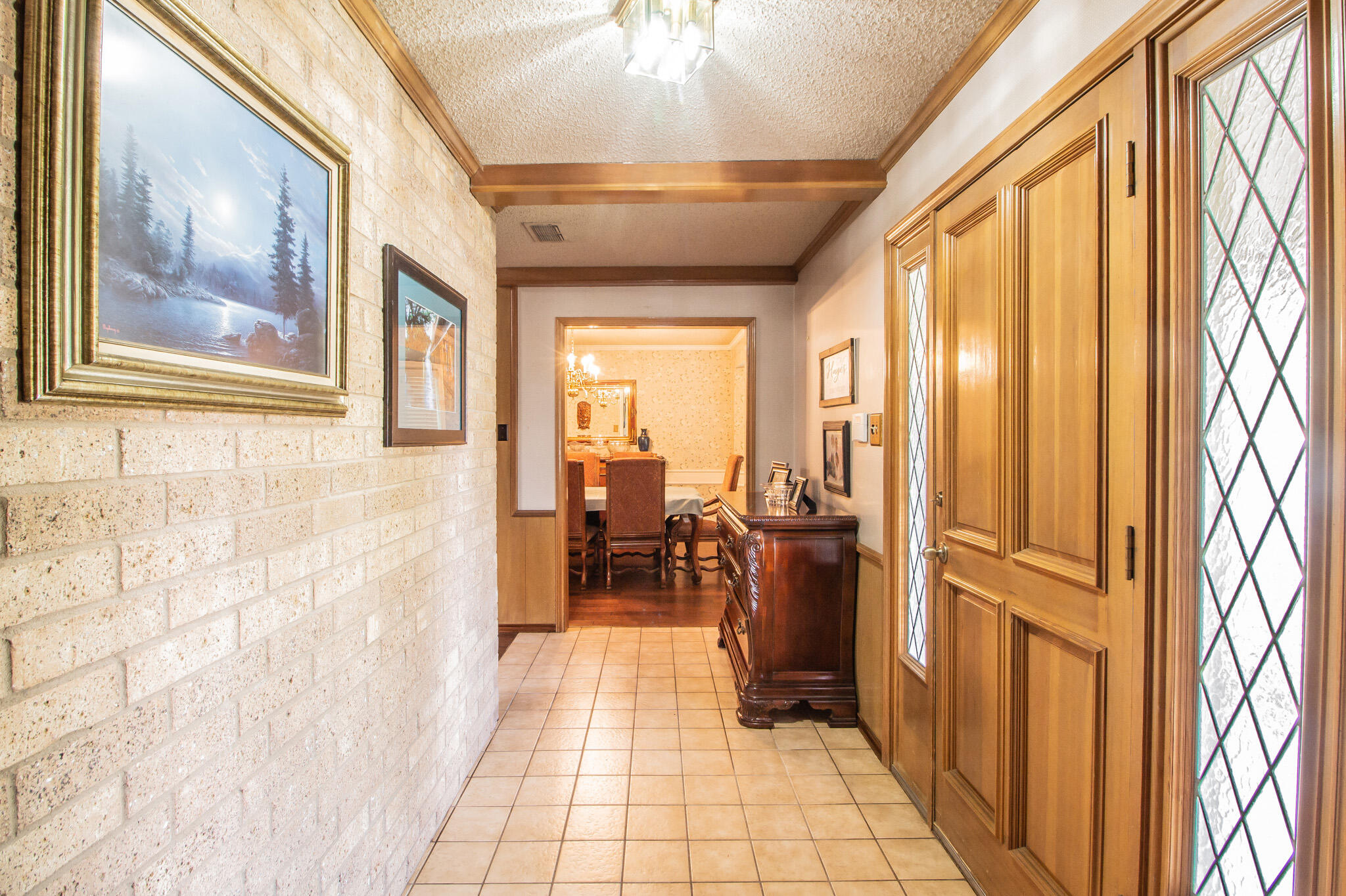 4213 88th Place Lubbock, TX 79423 - Photo 4 of 40 a view of a hallway with furniture and windows