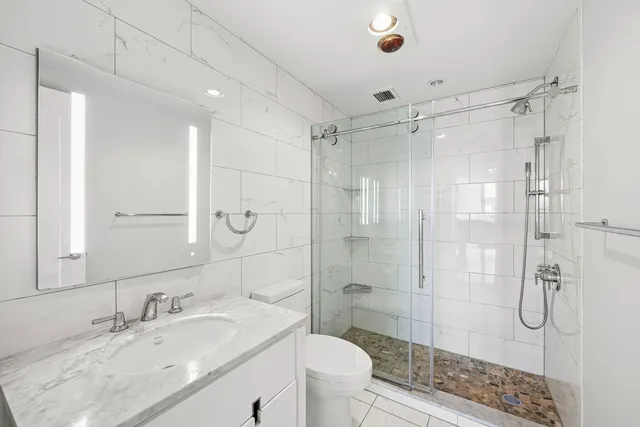 $2,250,000 | 870 United Nations Plaza, Unit 10G | Midtown East