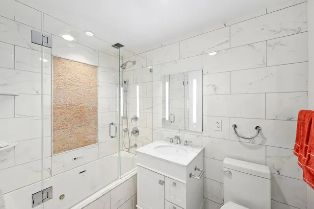 $2,250,000 | 870 United Nations Plaza, Unit 10G | Midtown East