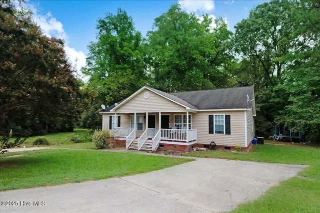 $300,000 | 158 Creekside Drive, Four Oaks, NC 27524