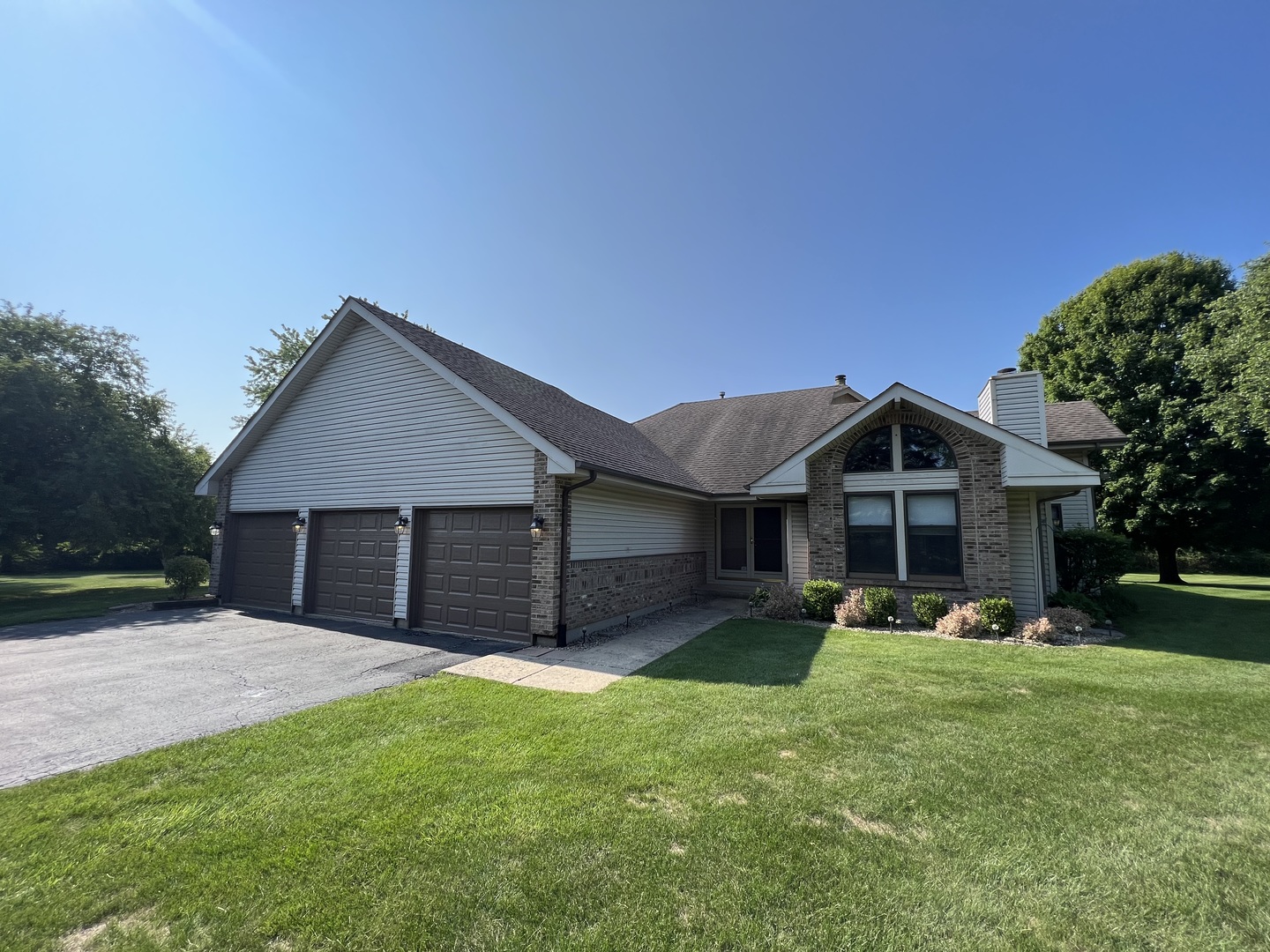 39w139 Adobe Ridge, Elgin, IL 60124 Compass