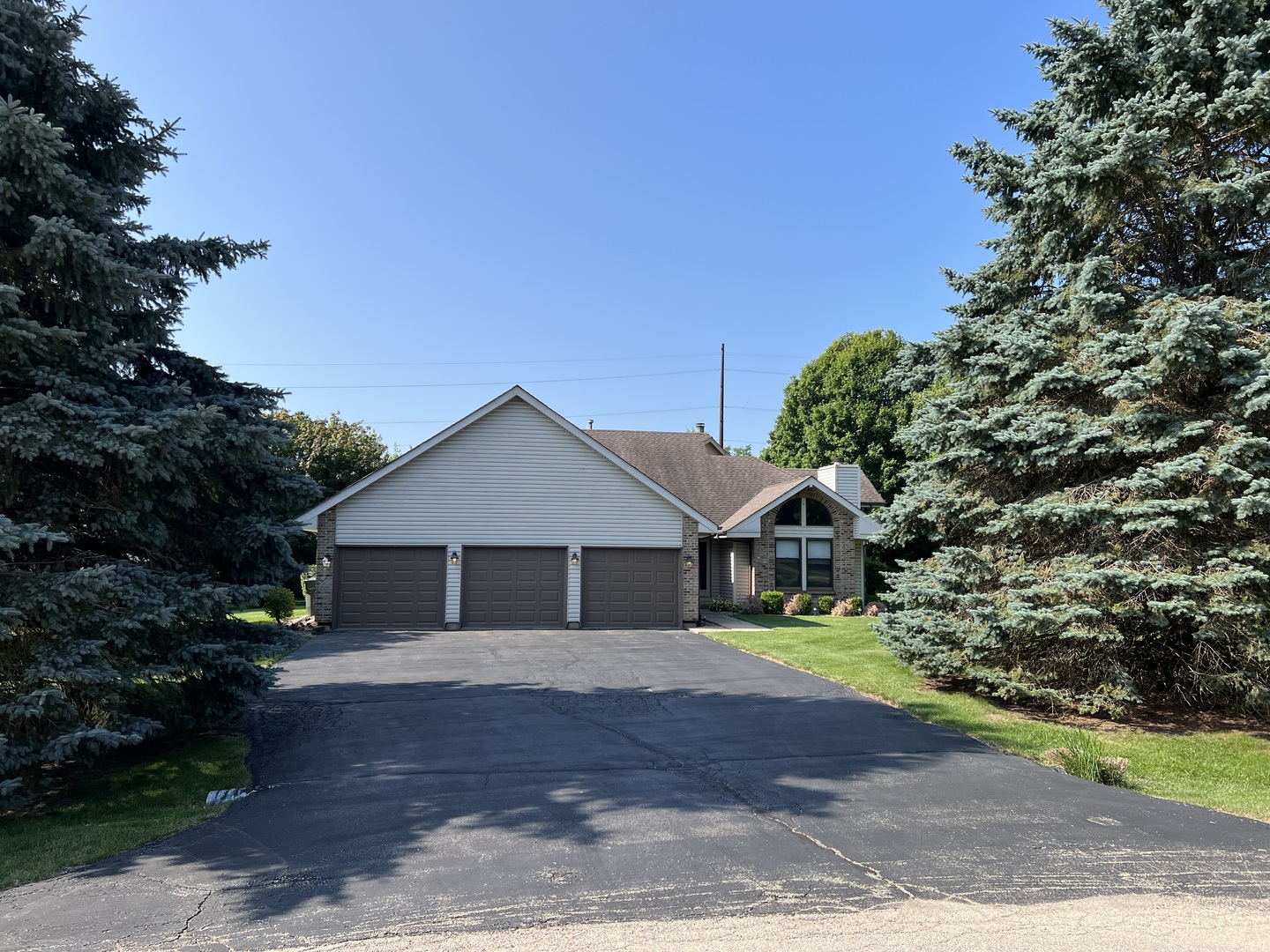 39-w139 Adobe Ridge Elgin, IL 60124 - Photo 2 of 26 a front view of house with yard and trees in the background