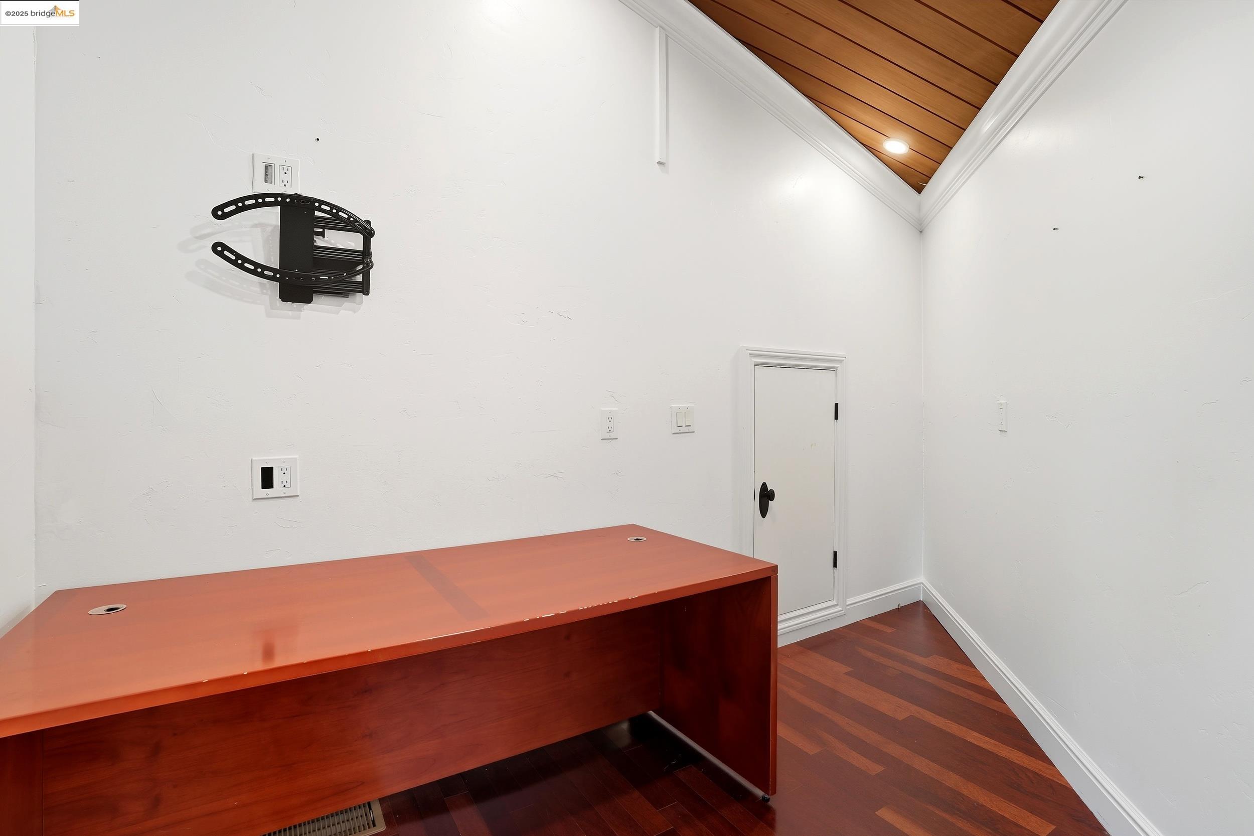 4814 S Point Discovery Bay, CA 94505 - Photo 18 of 52 a view of a room with wooden floor